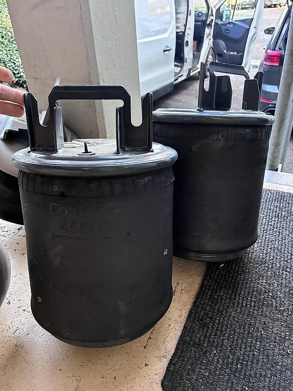 Tutti pezzi di ricambio auto: 2x Luftfederbalg für Volvo – Usato da Au ZH venduto da Bus_Shop