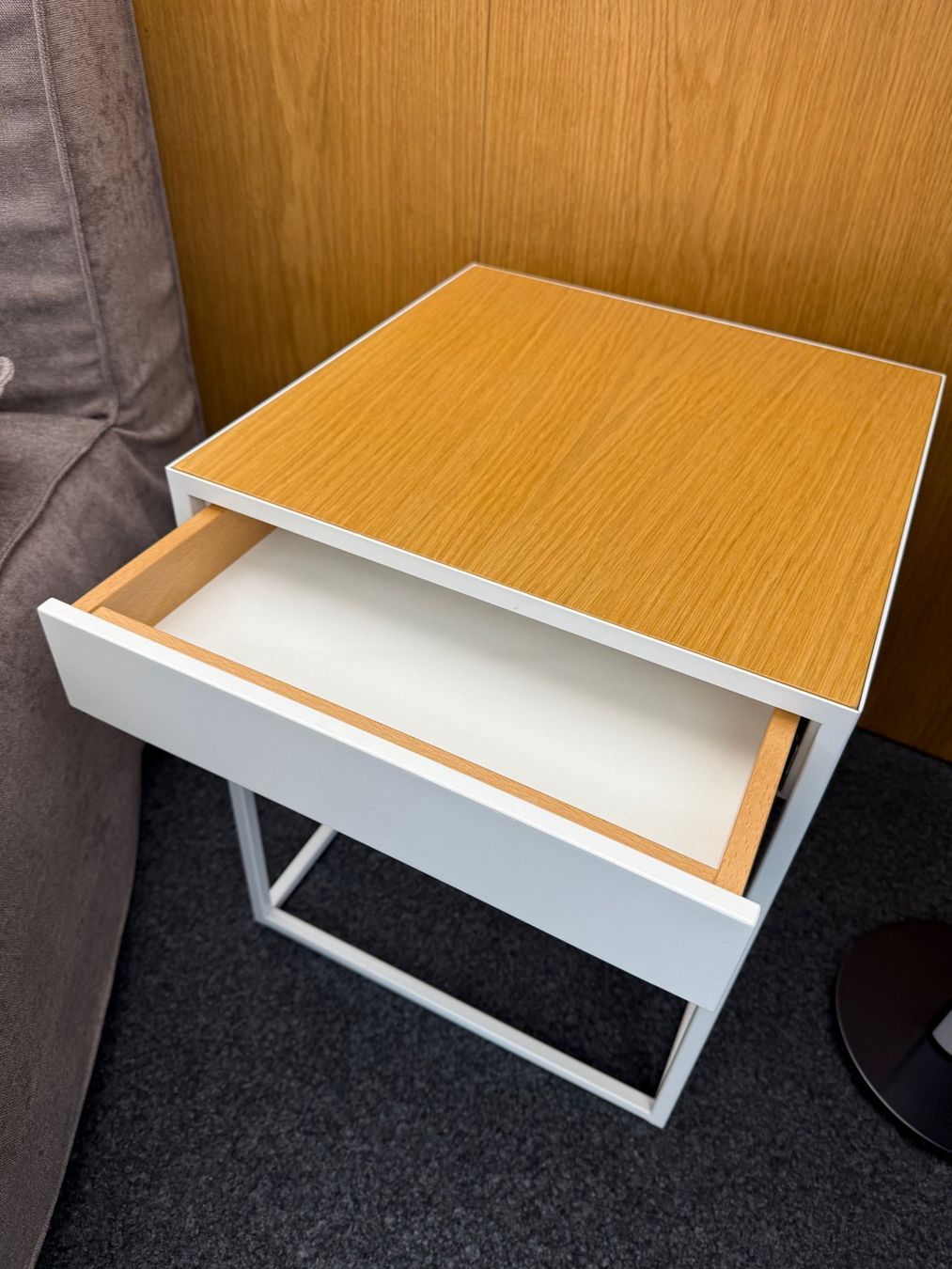 Comodini: Whitebeds Tisch 540, mit Schublade, weiss matt – Usato da Winterthur venduto da Schlafpunkt 1