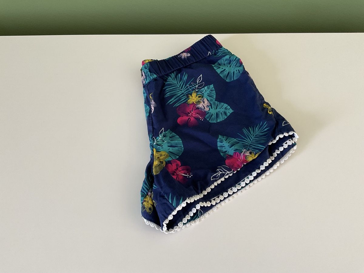 Esprit Pantaloni: Short Mädchen Esprit Gr.128 – Usato da Pfäffikon ZH venduto da Ben0707 3