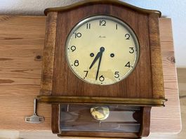 Mauthe Wanduhr mit Pendel und Schlüssel