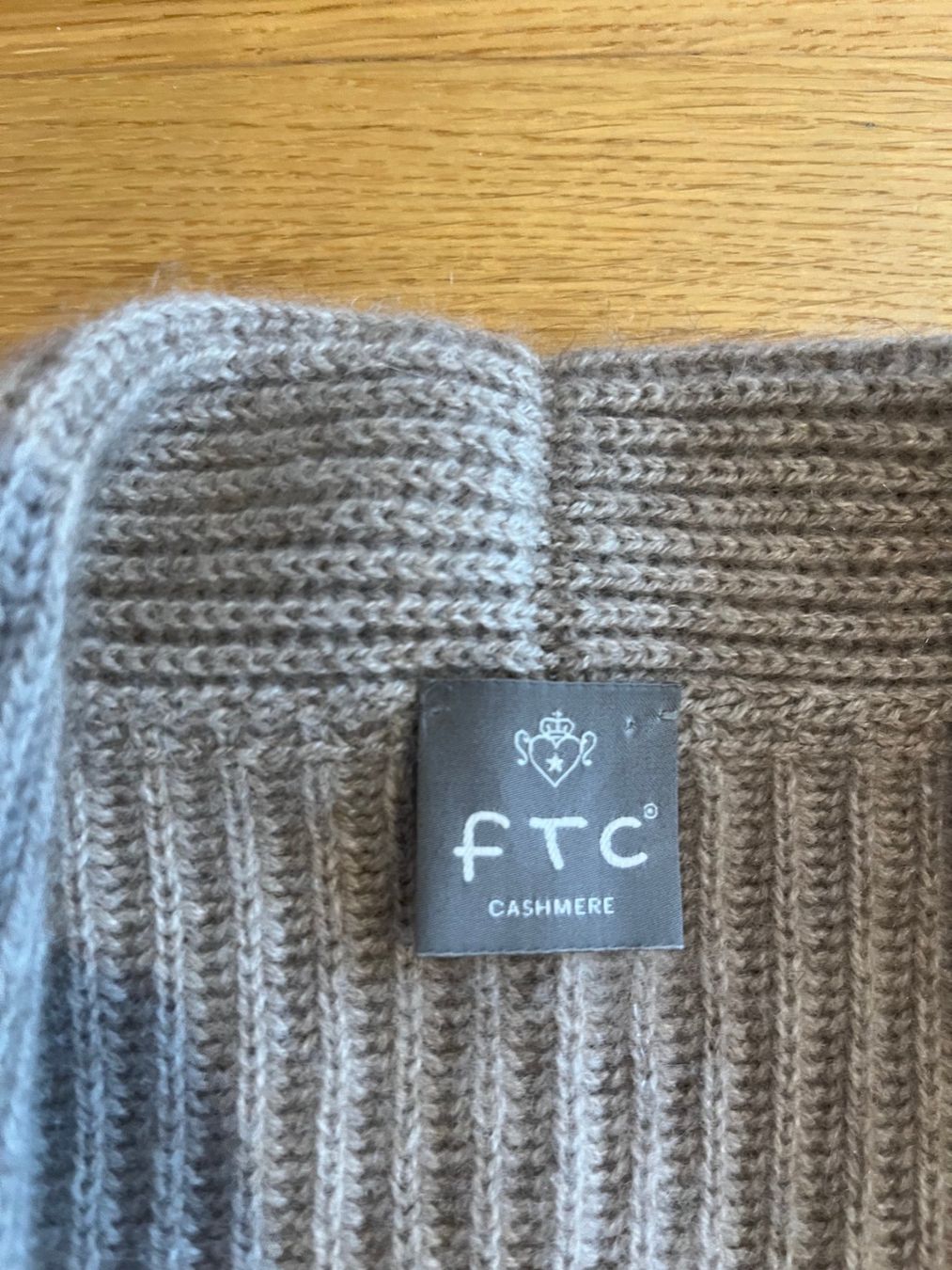 FTC Giacche: FTC Cashmere Strickjacke 100% Cashmere – Usato da Luzern venduto da Aleoschli 5
