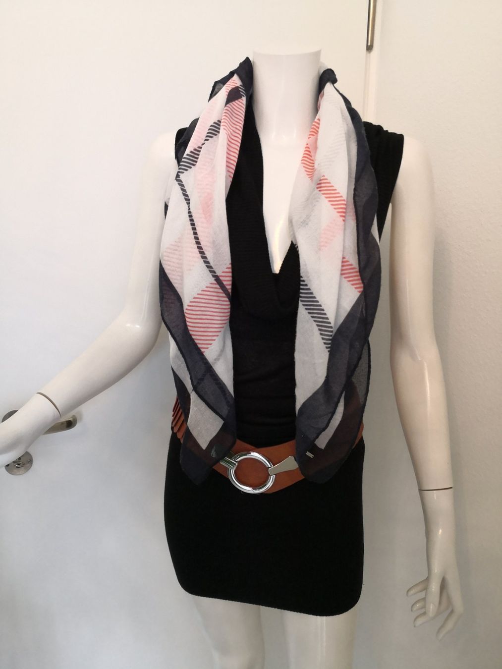 Opus Foulards, Tücher & Schals: 🤩OPUS SCHAL WEISS MIT MUSTER – Gebraucht aus Olten von Naja-Twins-Twins 1