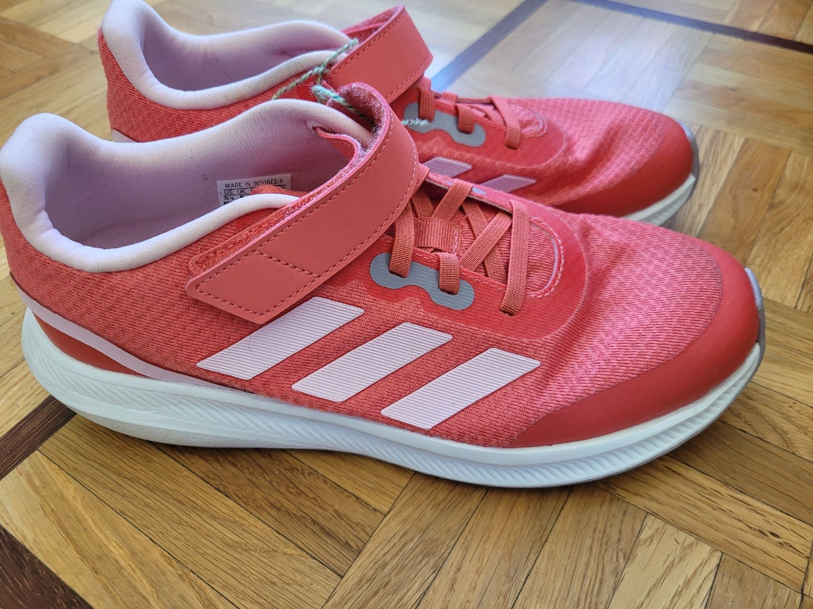 Adidas Damenschuhe: Sneaker Turnschuhe Adidas Gr. 38 – Gebraucht aus Genève von inu_ln6m 1