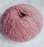 50g weiche Merinowolle, zartes Altrosa