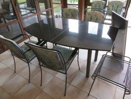 Gartentisch Granit mit 6 Stühlen und 1 Beistelltisch/Hocker