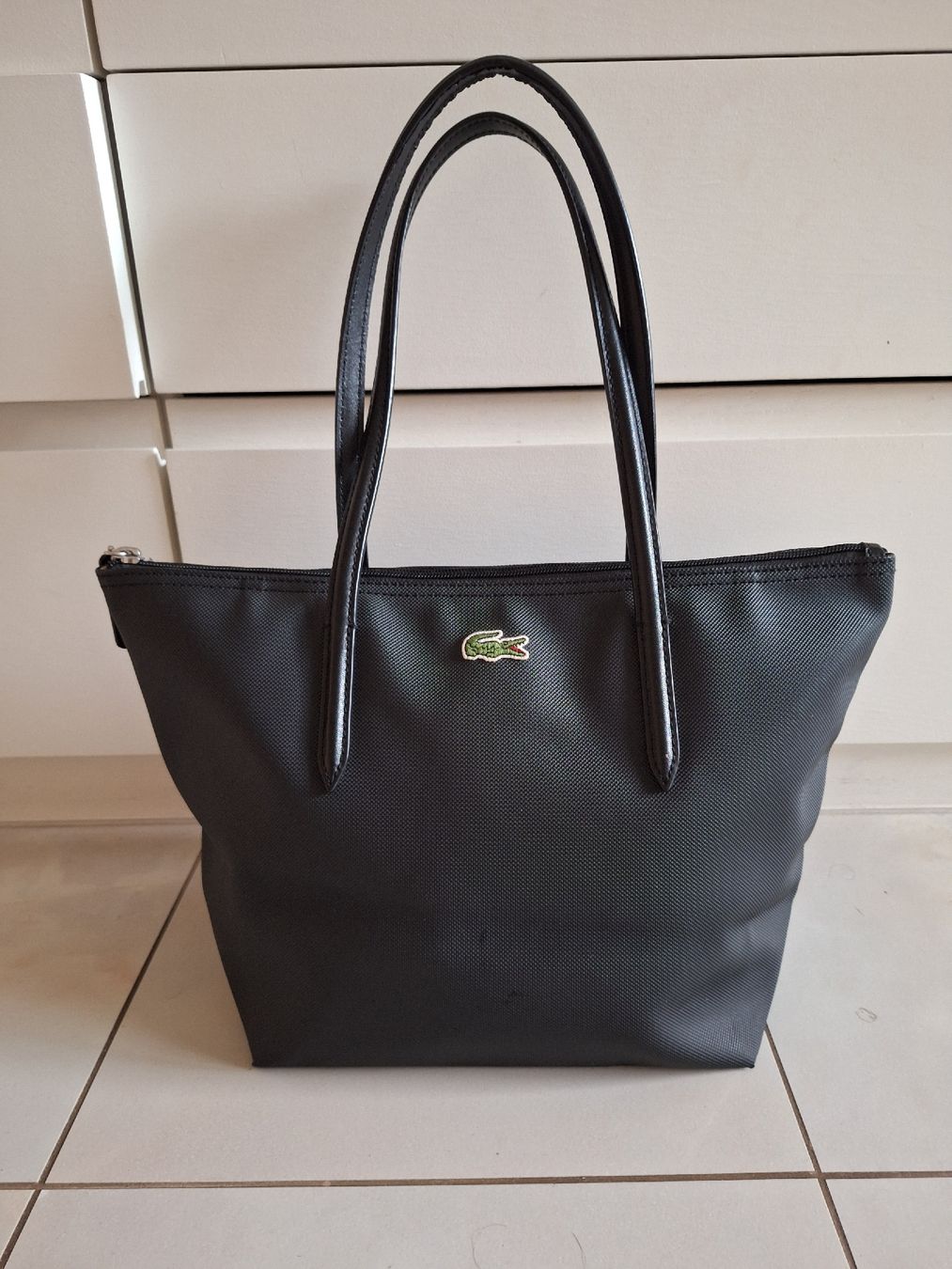 Lacoste Taschen für Damen: Lacoste Shopper, Handtasche schwarz – Neu (gemäss Beschreibung) aus Sursee von Schuepbi