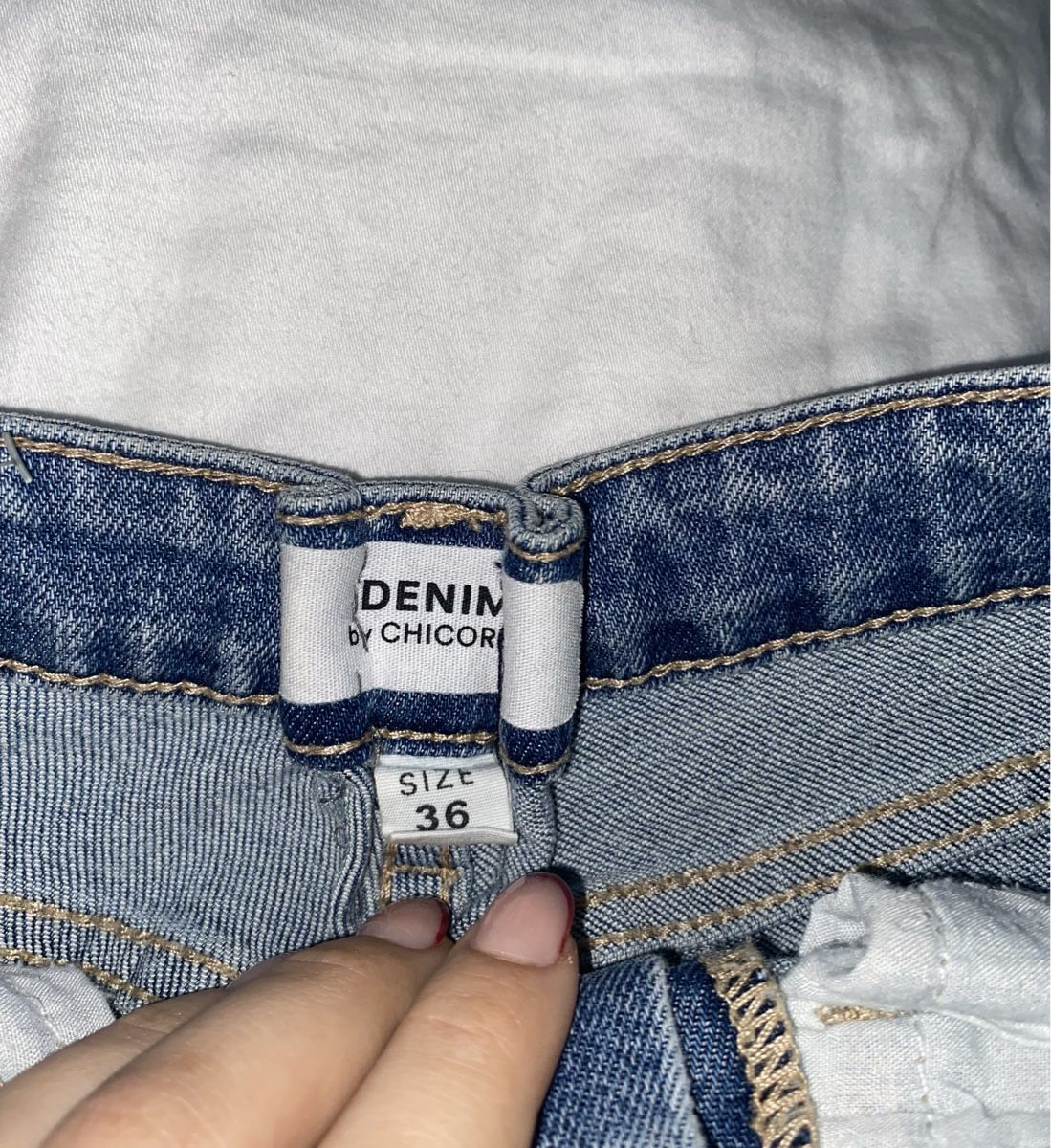 Jeans: Blaue Jeans mit Löchern – Usato da Bülach venduto da reaos 2