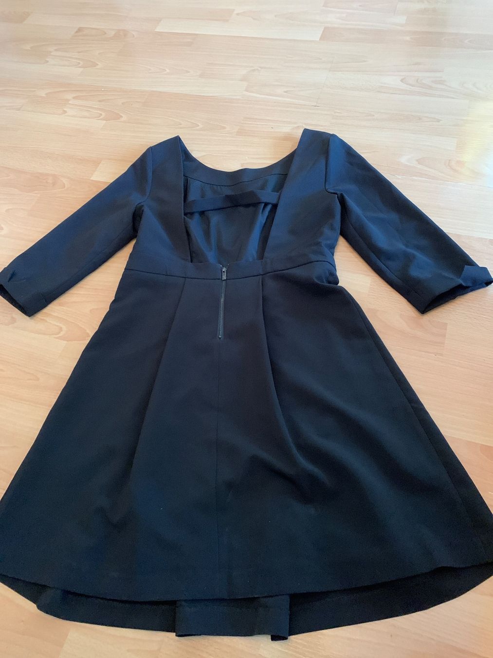 Kleider: Magnifique robe noire Lpb taille 40 – Gebraucht aus MEYRIN von Gwendo10 1