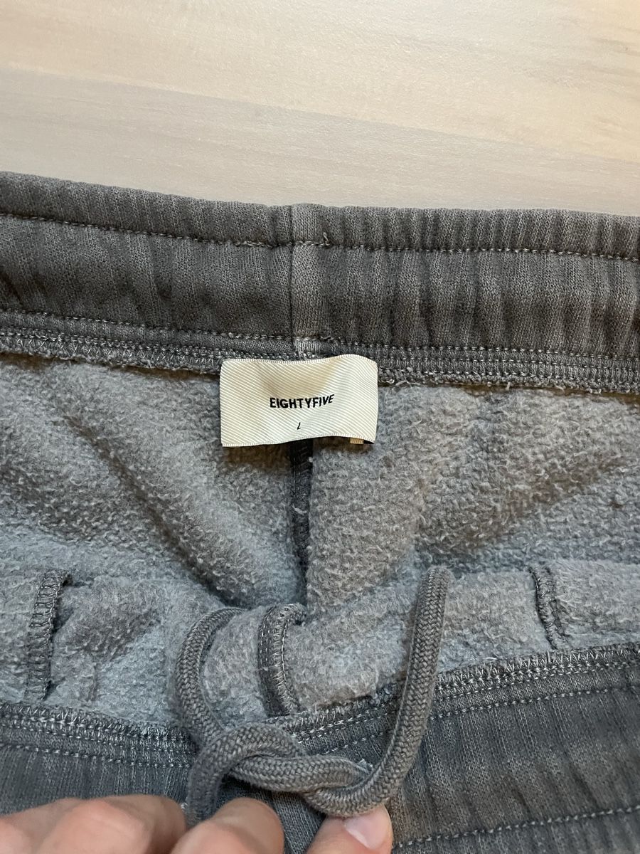 Pantaloni: Graue EightyFive Herren-Jogginghose, Grösse L, Top Zustand – Nuovo e nell'imballaggio originale da Seewis Dorf venduto da san_zn7q 1