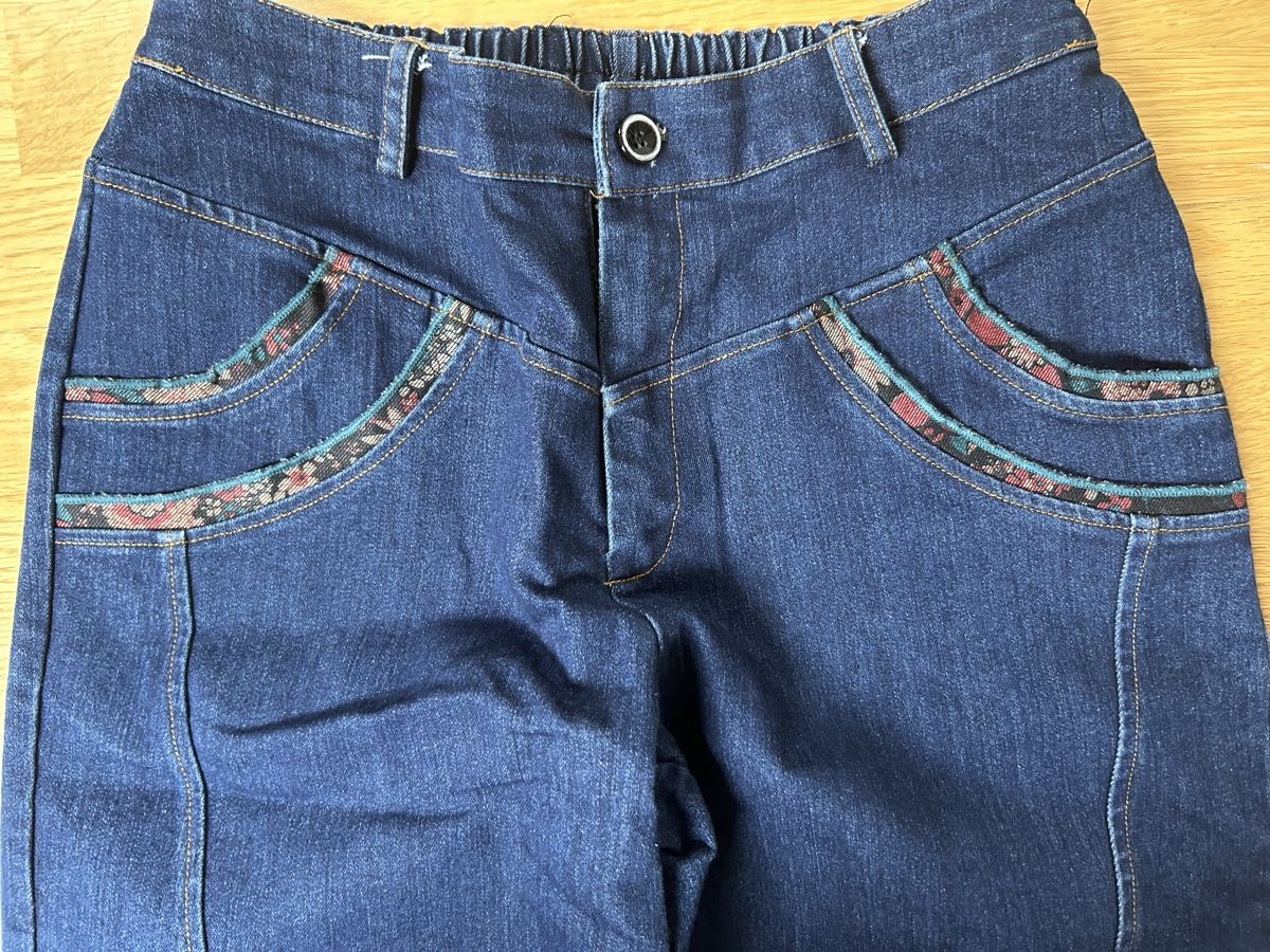 Pantaloni: Pantalon court en jeans – Usato da Daillens venduto da guisepa 2