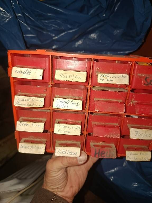 Tutti gli attrezzi: Tierpräparation Werkzeug zu verschenken  – Usato da Ausserbinn venduto da for_nt6m