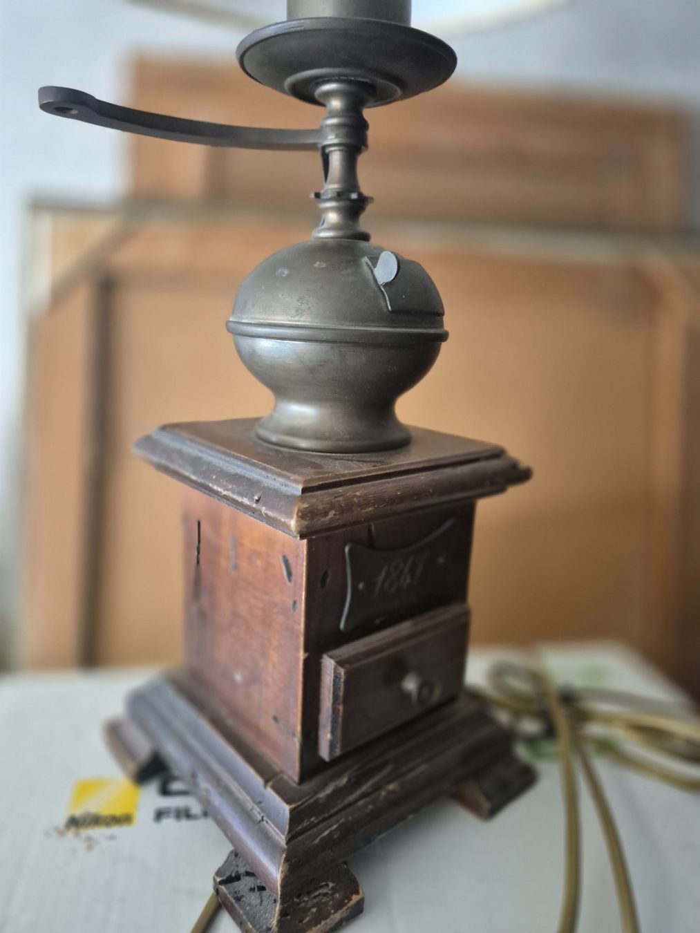 Paralumi: Lampe sur pied - Moulin à café – Usato da Essertes venduto da onezoneplay 3