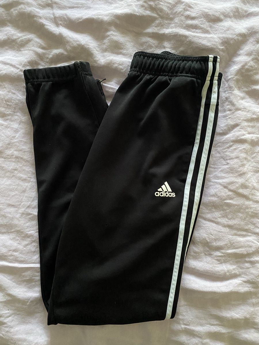 Adidas Hosen: Adidas Sporthose – Gebraucht aus Bern von wokondedwa 1