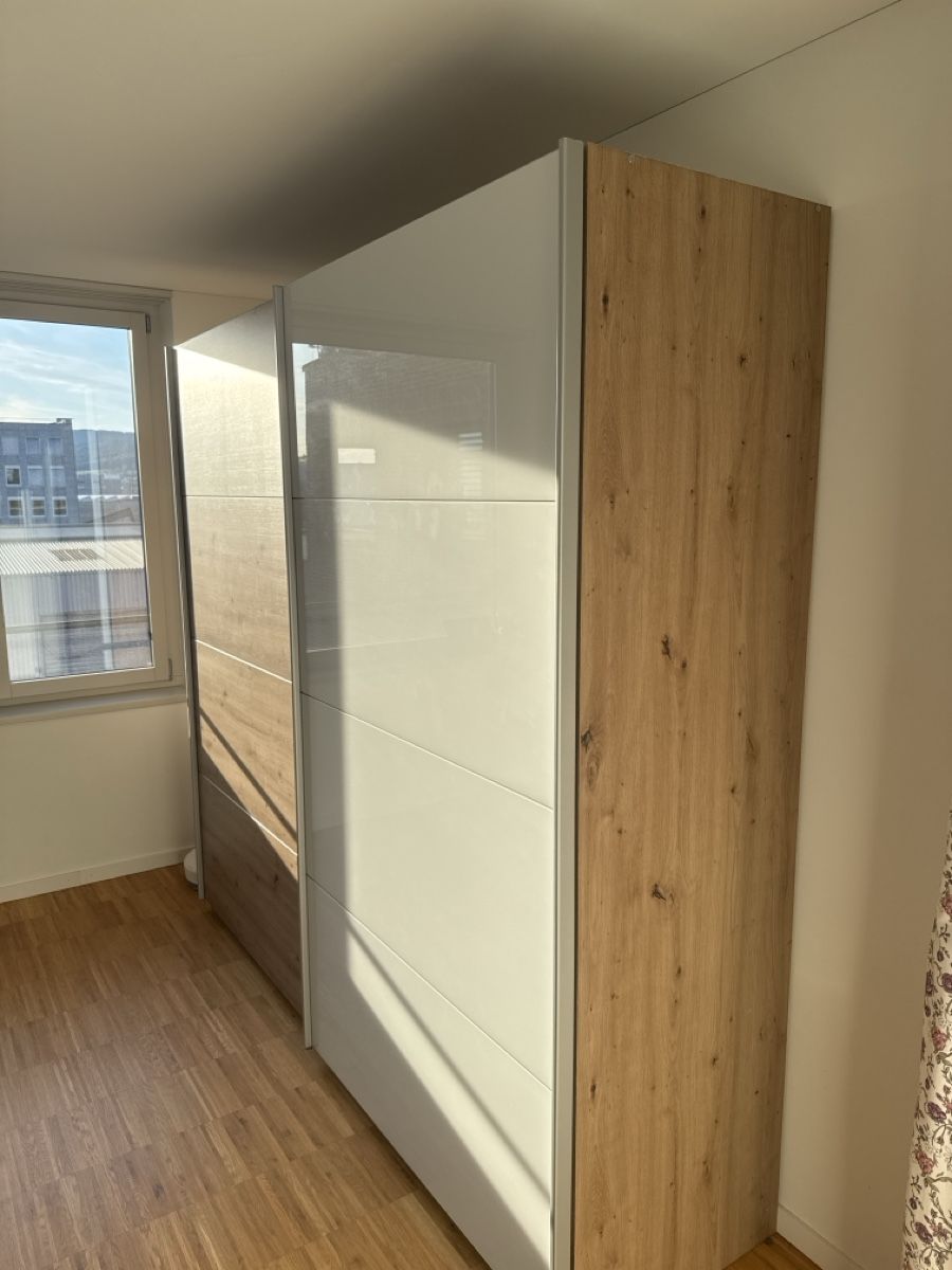 Armadi: Schrank Holz/weiss – Usato da  venduto da