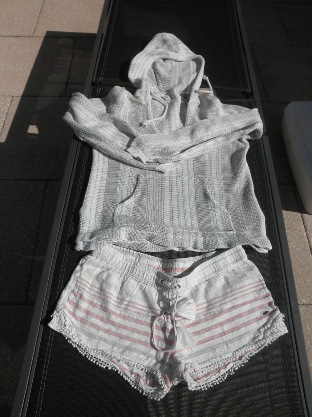 Lotti di vestiti: O' Neill Set Shorts und Kapuzenpulli – Usato da Buttwil venduto da Engelhaar 7