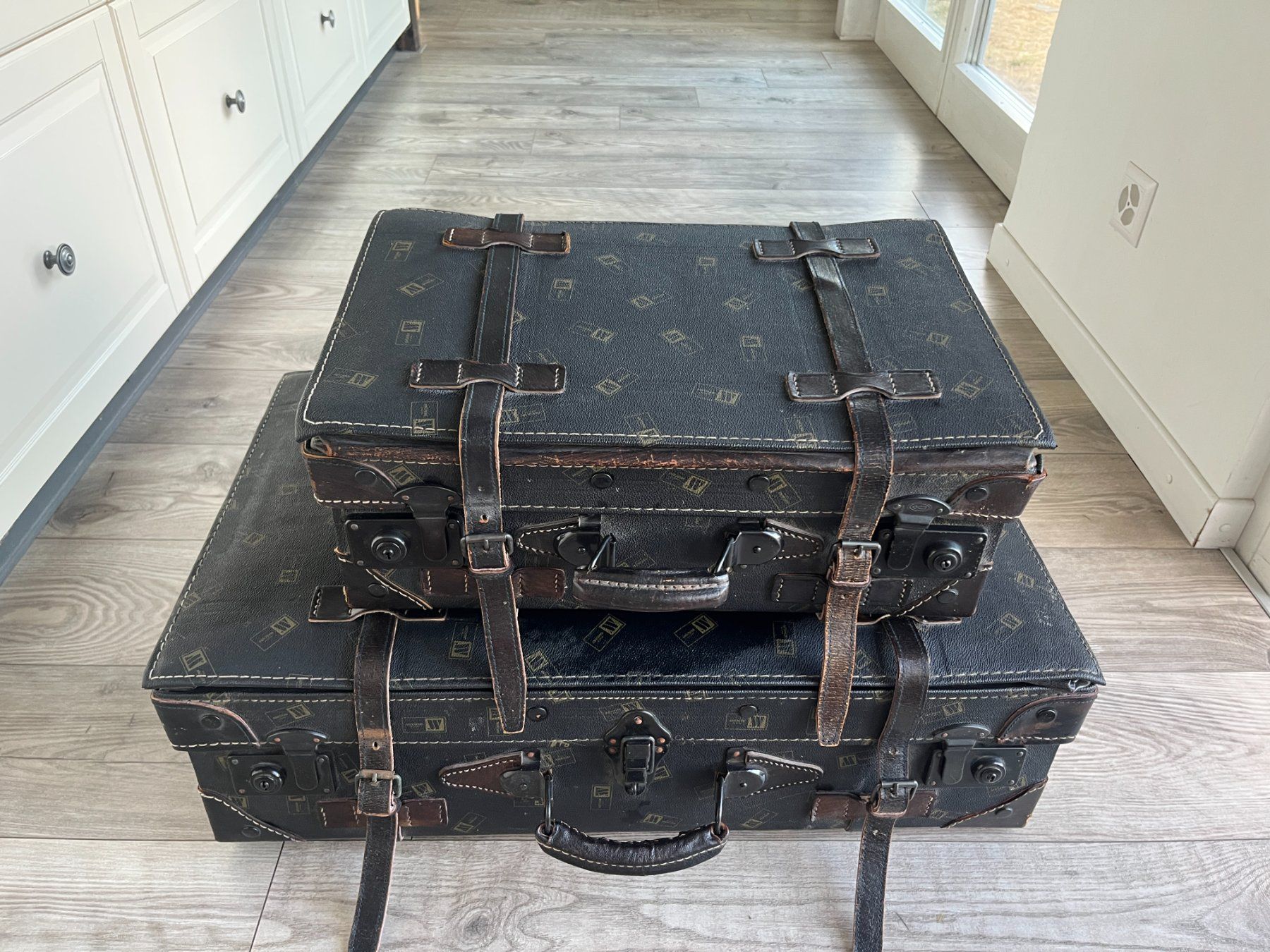 Valises de voyage: 2  valises anciennes MERCURY 1970 – D'occasion à Seiry par vanille08 1