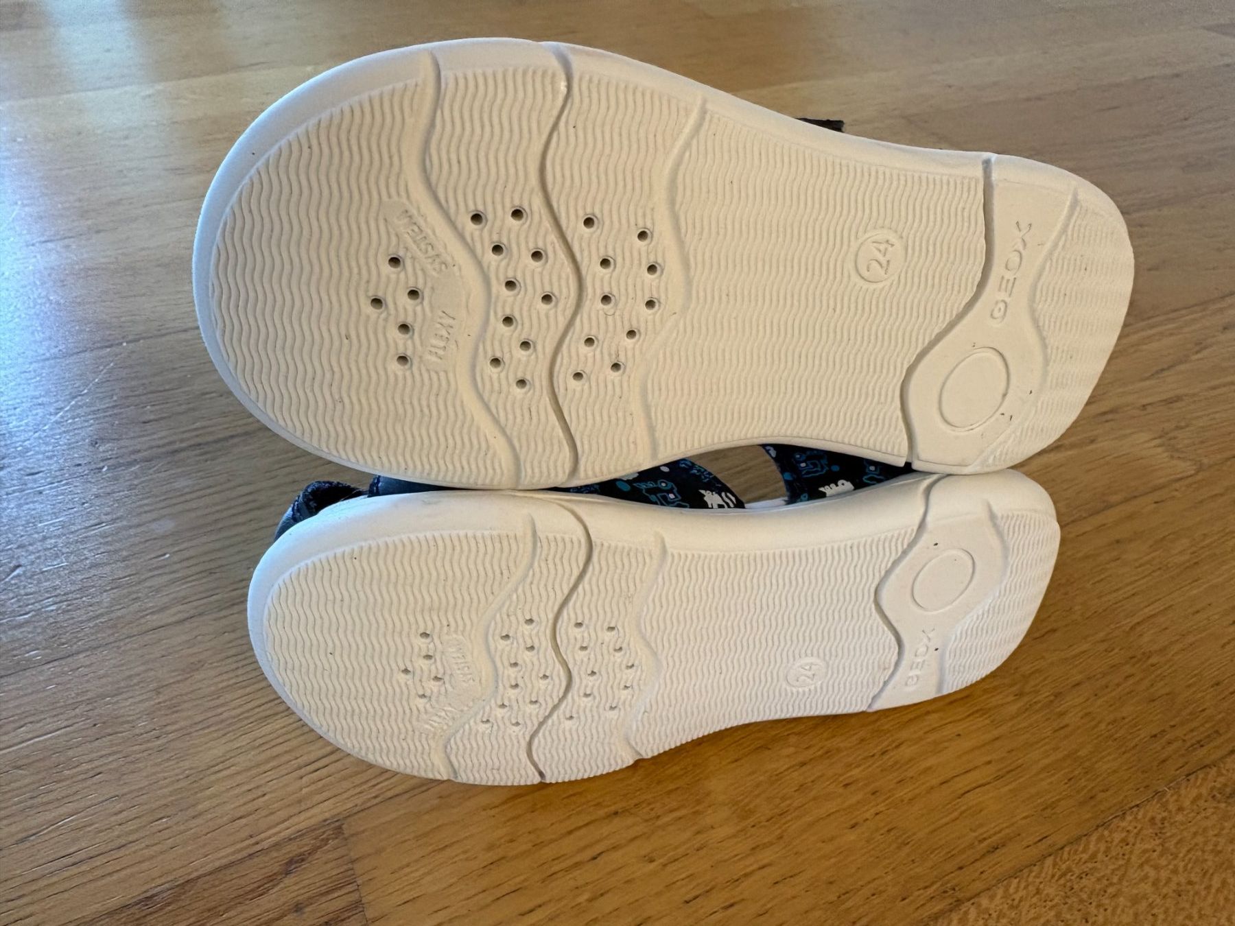 Geox Scarpe da uomo: Geox Sandalen Kinder Blau Grösse 24 neu! – Nuovo (secondo la descrizione) da Zug venduto da eric0445 1