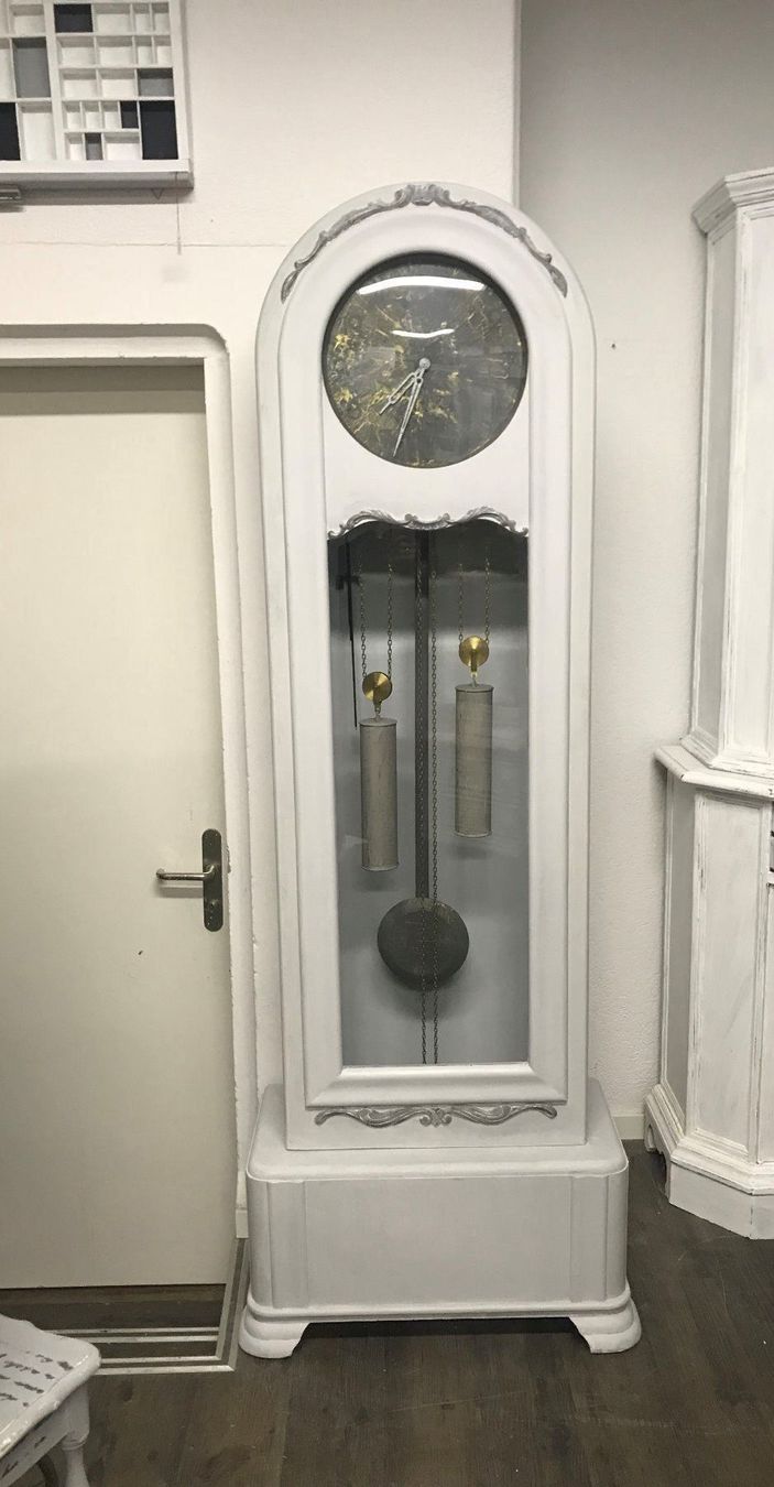 Stand- & Wanduhren: Antike Standuhr helles grau vintage (2) – Gebraucht aus Gränichen von boernies01