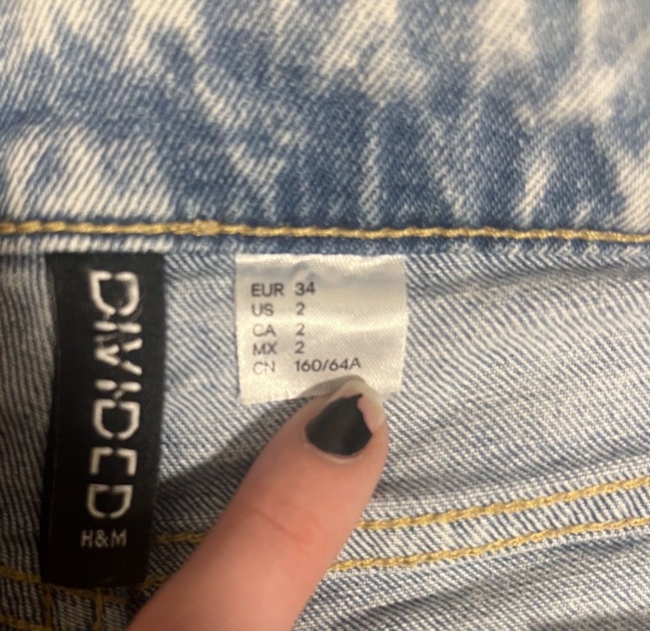 H&M Jeans: flared low rise jeans – Usato da Ebikon venduto da hrh_9dyk 1