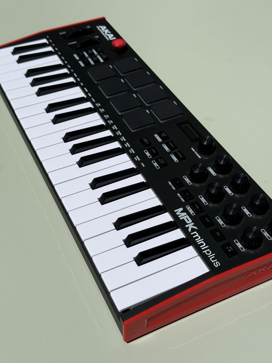 Akai Strumenti musicali: Akai Professional MPK mini plus – Usato da Grossaffoltern venduto da buzz12 1