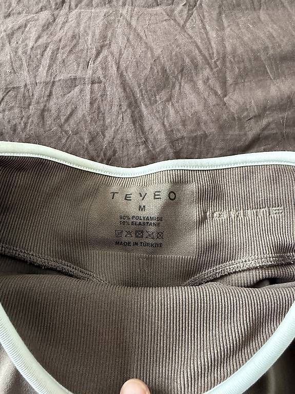Teveo Leggings: SHORT TEVEO CONTRASTLINE SCULPT SCRUNCH – Usato da Ecublens VD venduto da cha_yty2 3