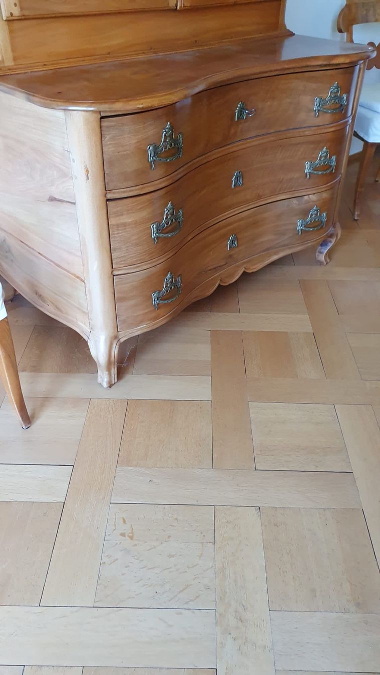 Cassettiere: ANTIKE WELLEN KOMMODE MIT AUFSATZ(VITRINE) – Usato da Dietikon venduto da brocki-eyra 3