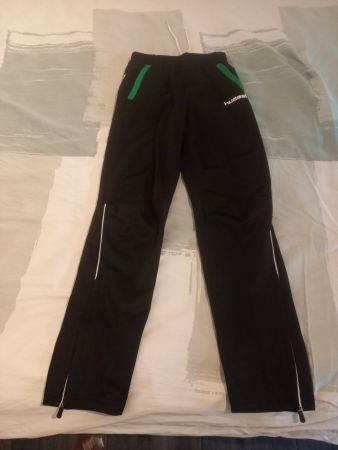 Tolle Trainerhose von Marke Hummel. Grösse 152.Neu.
