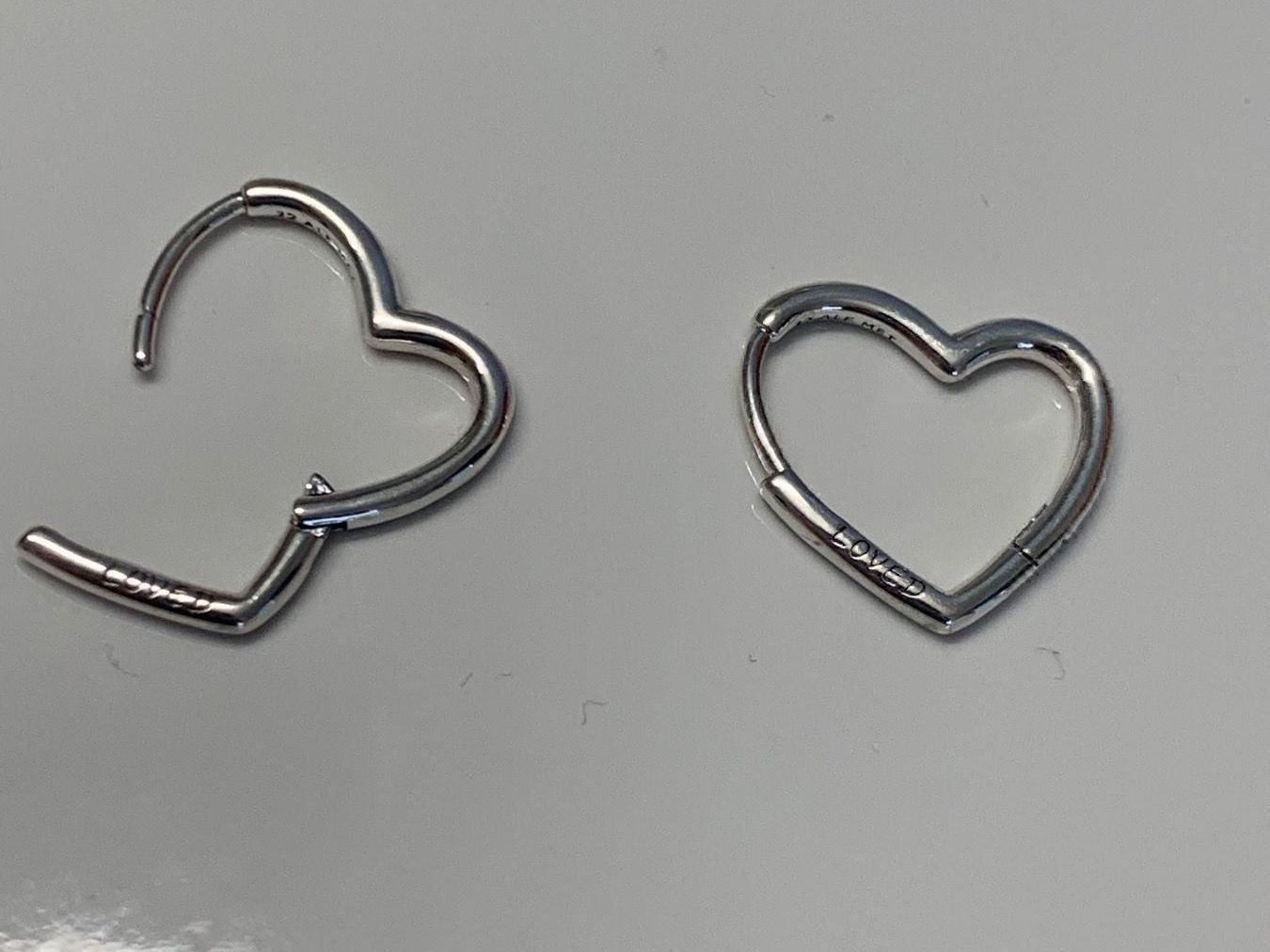 Orecchini pendenti & Orecchini a lobo: Sterlingsilber-Herzkreolen – Nuovo (secondo la descrizione) da Birmenstorf AG venduto da BMW.M5 5