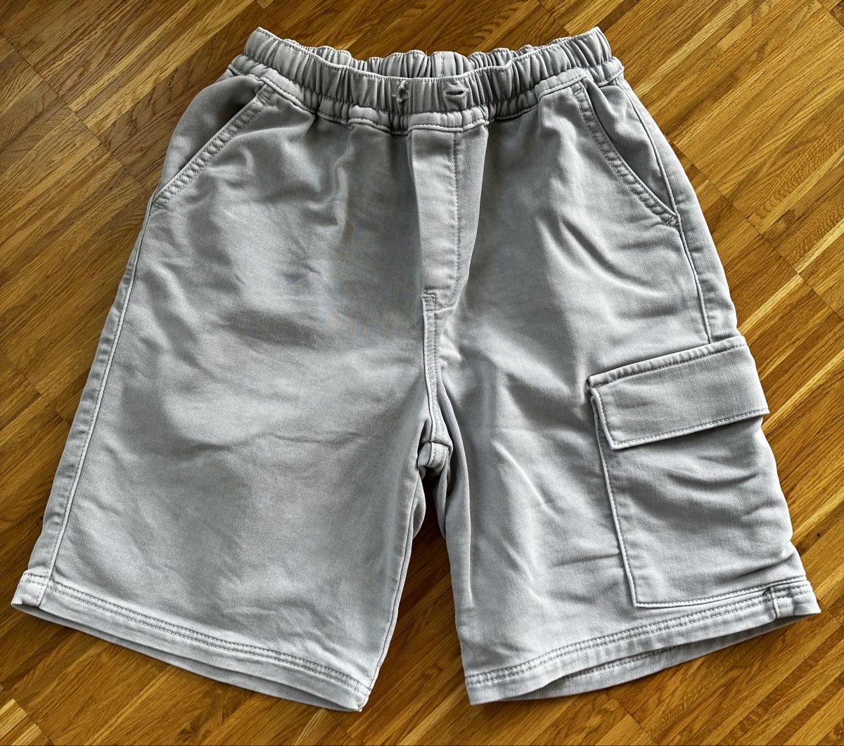 Zara Pantalons: Hosen Cargo Shorts hellgrau Zara 152 – Neuf (Voir description) à Bottmingen par pao_22jx