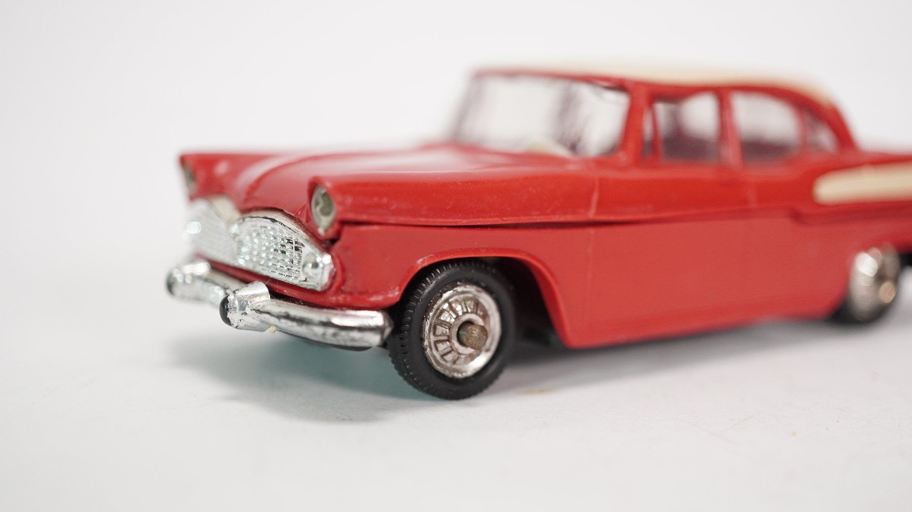 Norev Modellini d'auto: e37 Norev Sima Beaulieu rot – Usato da Thun venduto da evinka_gmbh
