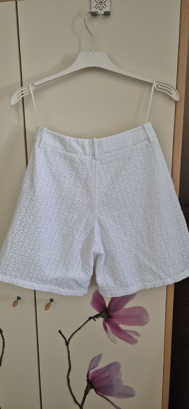 Pantaloni: Baumwollshorts Gr 34 – Usato da Herznach venduto da DieMartin 1
