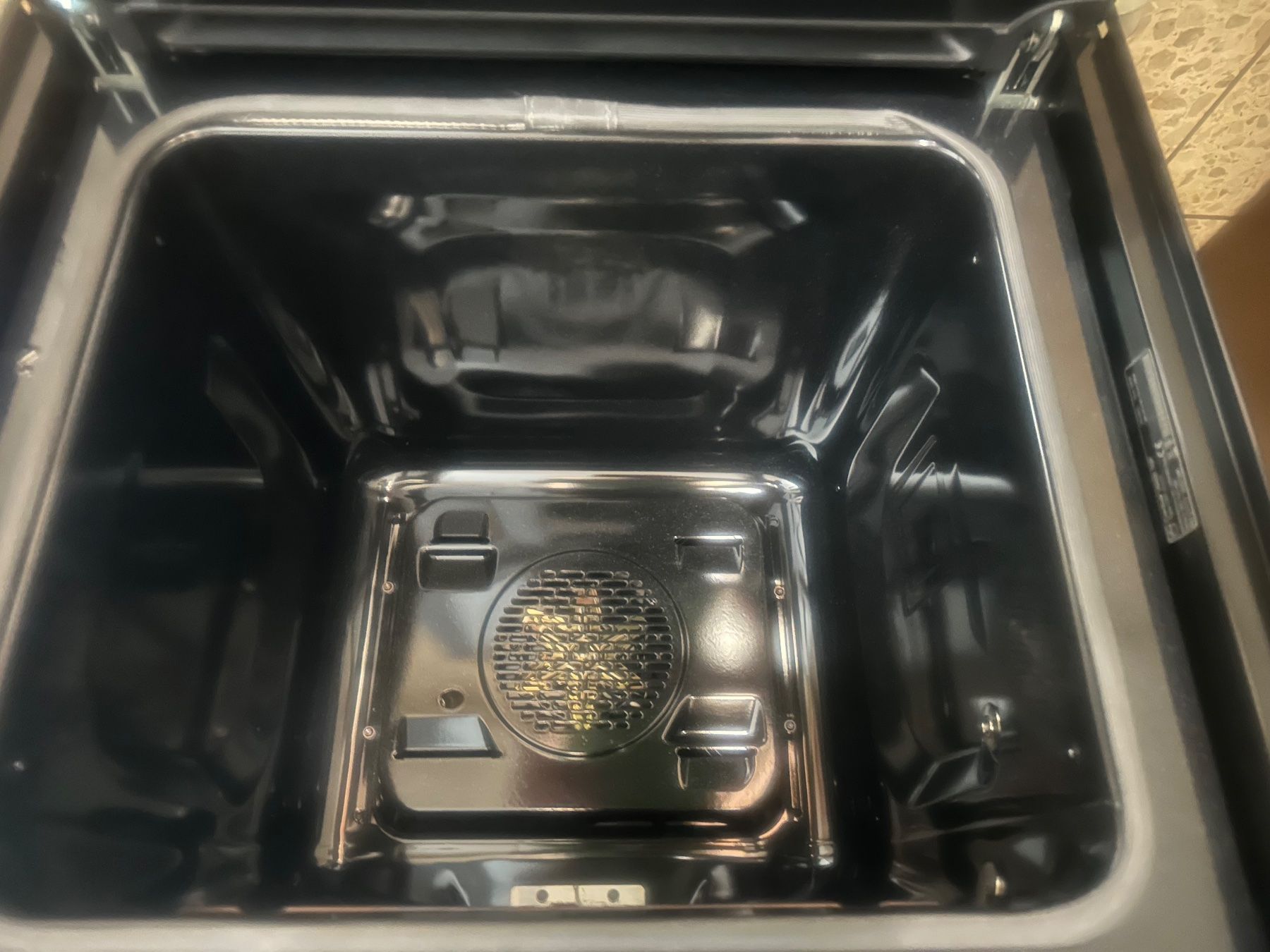 V-Zug Appareils de cuisine: V-ZUG Combair Backofen V6000 – D'occasion à Hünenberg par LIMA48