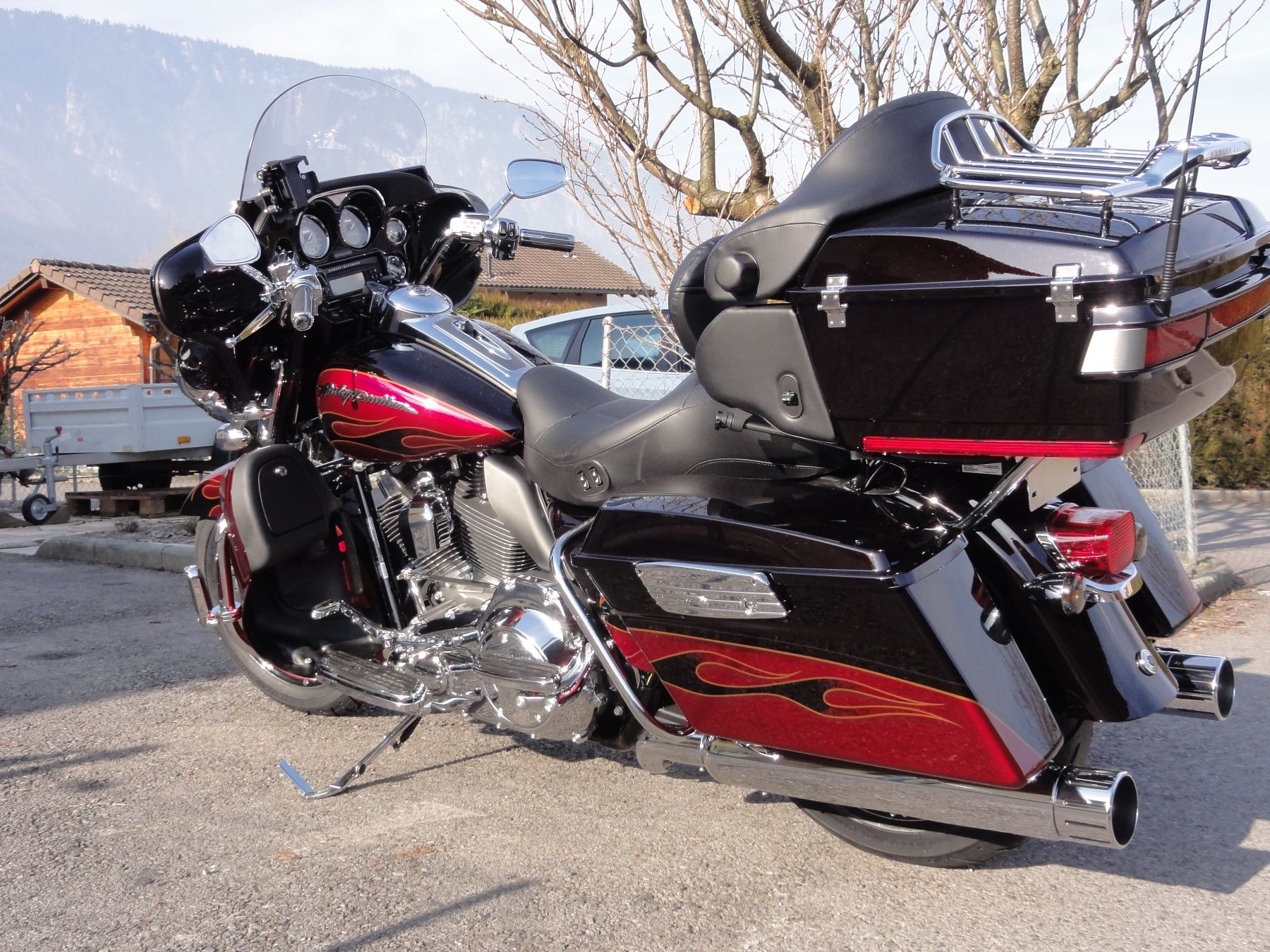 Harley-Davidson Touring: HARLEY-DAVIDSON FLHTCUSE6 Electra Glide Ultra Classic CVO – Usato da Collombey venduto da Cryptoface 1