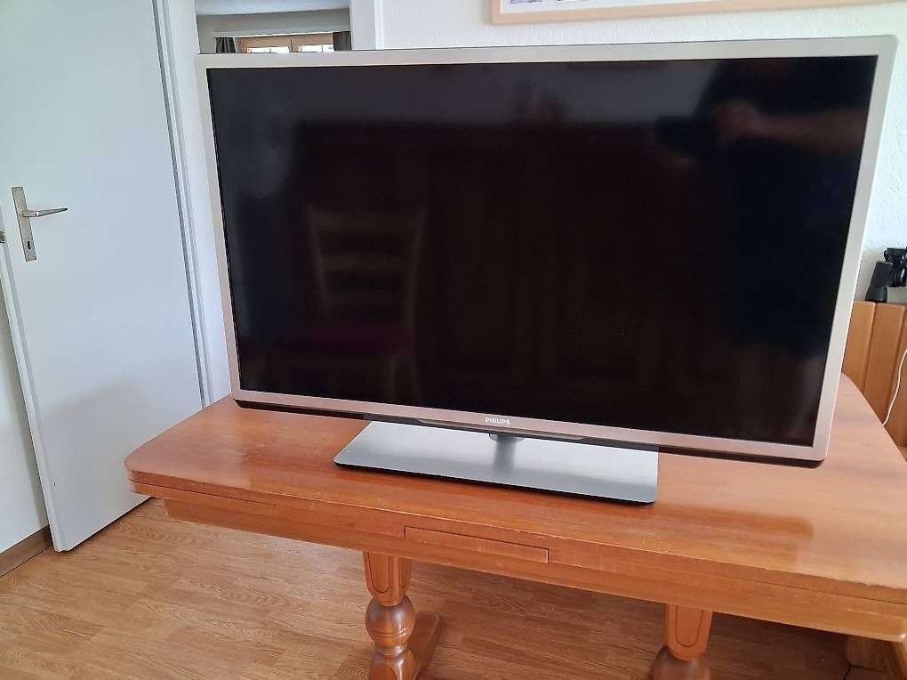 Appareils TV: Fernseher  – D'occasion à Latterbach par Nestu 4