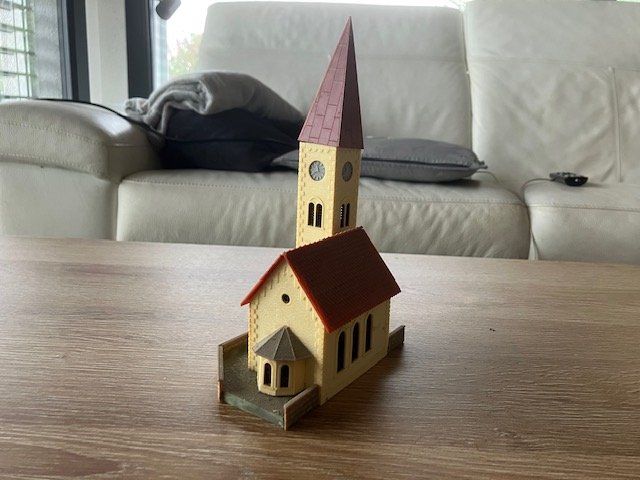 Faller Trains électriques: Eglise Faller – Défectueux à Grandfontaine par Lflying 1