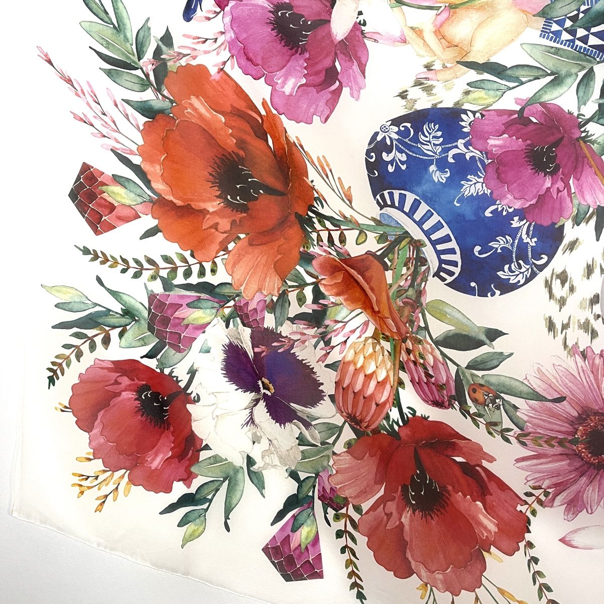 Fabric Frontline Foulard & Sciarpe: FABRIC FRONTLINE New Large Handpainted Silk Scarf – Nuovo e nell'imballaggio originale da Emmen venduto da Nightingale_2022 4