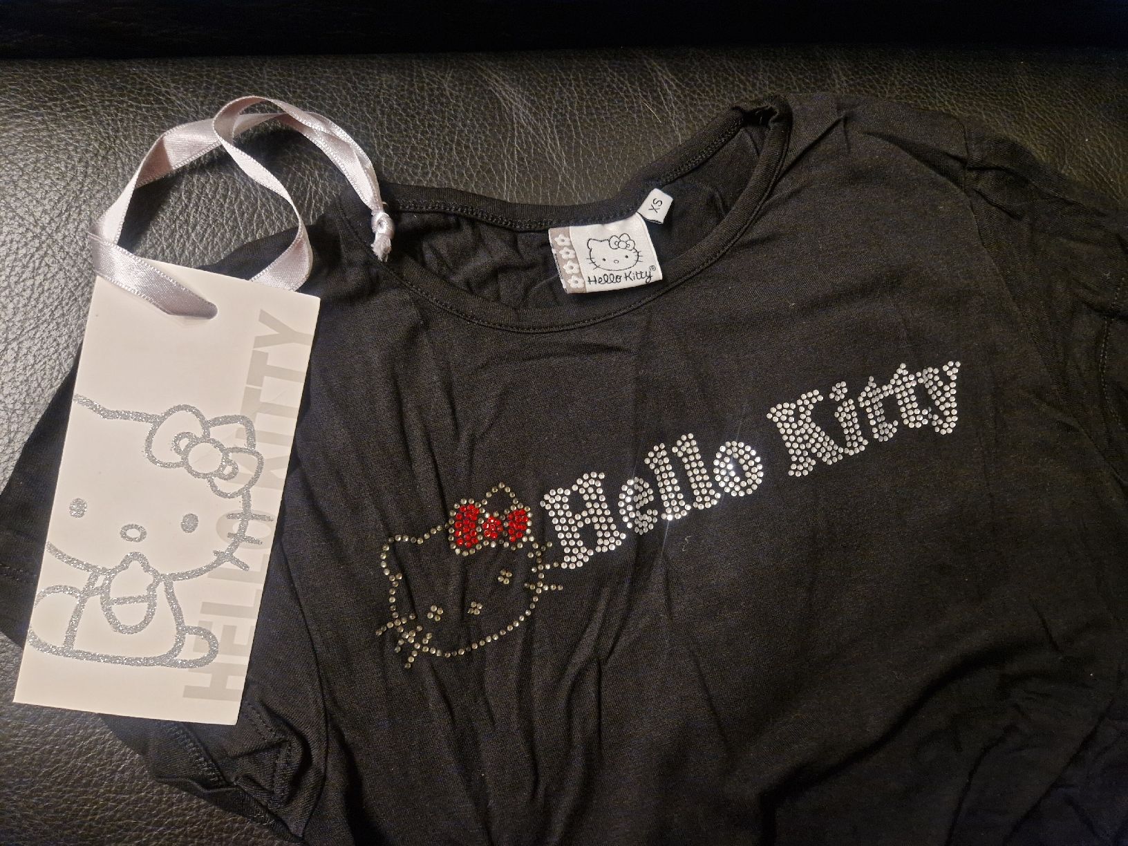 Camicette, T-shirt & Top: T-shirt Hello Kitty strass neuf taille xs – Nuovo e nell'imballaggio originale da Penthaz venduto da Sosotroc 2