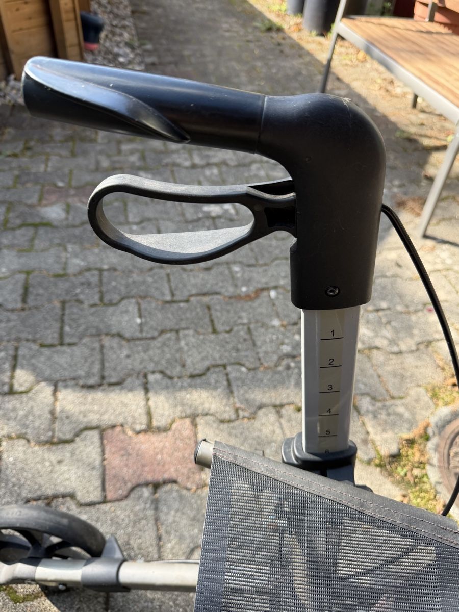 Ausili per la deambulazione: Rollator vital classic 54, terra – Usato da Aarau venduto da Maeschi4 3