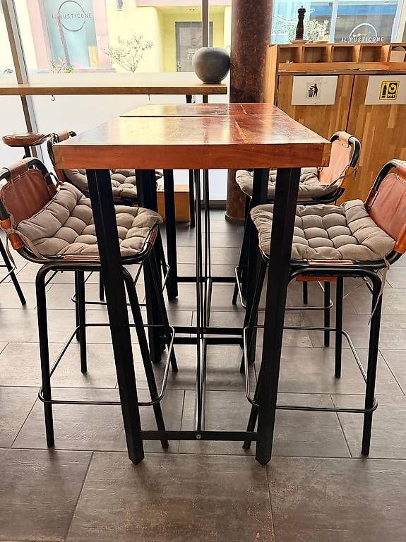 Tavoli: Tisch mit zwei Stühlen – Usato da Tüscherz-Alfermée venduto da gra_8sd9 1