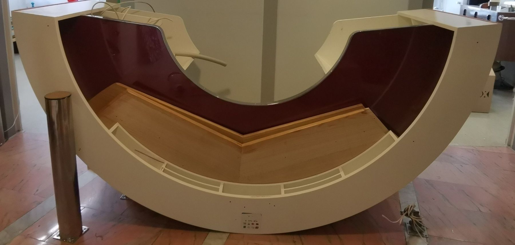 Allestimento di negozi e stand fieristici: Rezeption / Theke / Bar - gratis - heute abholen – Usato da Ottenbach venduto da Tikka 2