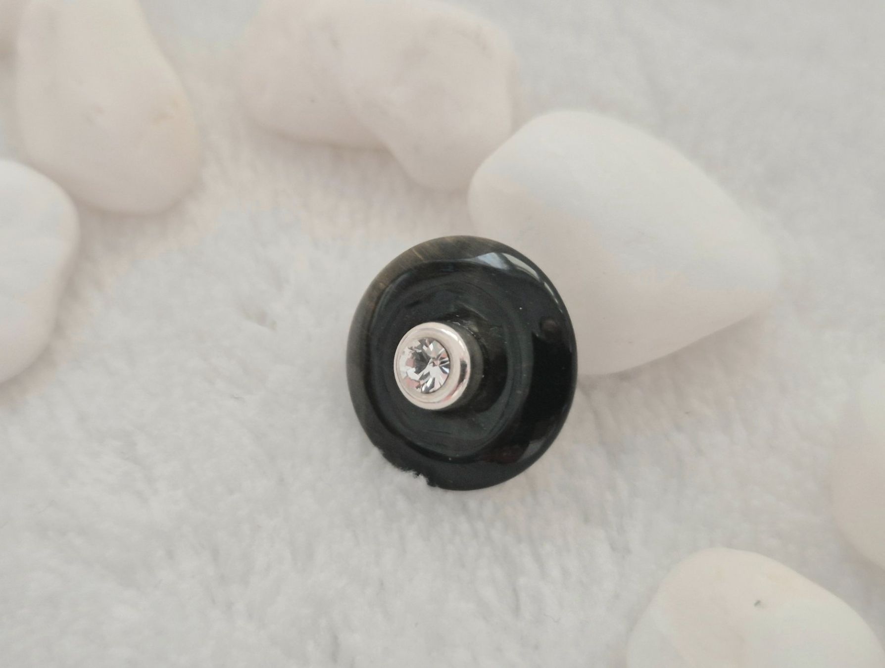 Swarovski Broschen & Nadeln: Magnetbrosche Schalhalter Edelstein Swarovski Silber 925 – Neu und originalverpackt aus Dielsdorf von kumsch