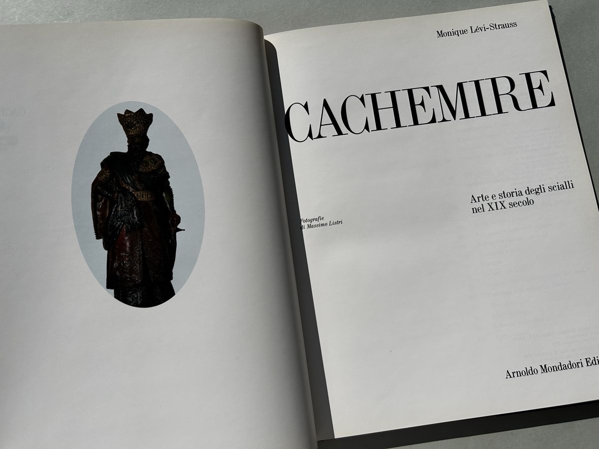 Bücher: CACHEMIRE: Kunst & Geschichte der Schals Kaschmir Textil – Gebraucht aus Zürich von Coffeetable88 1