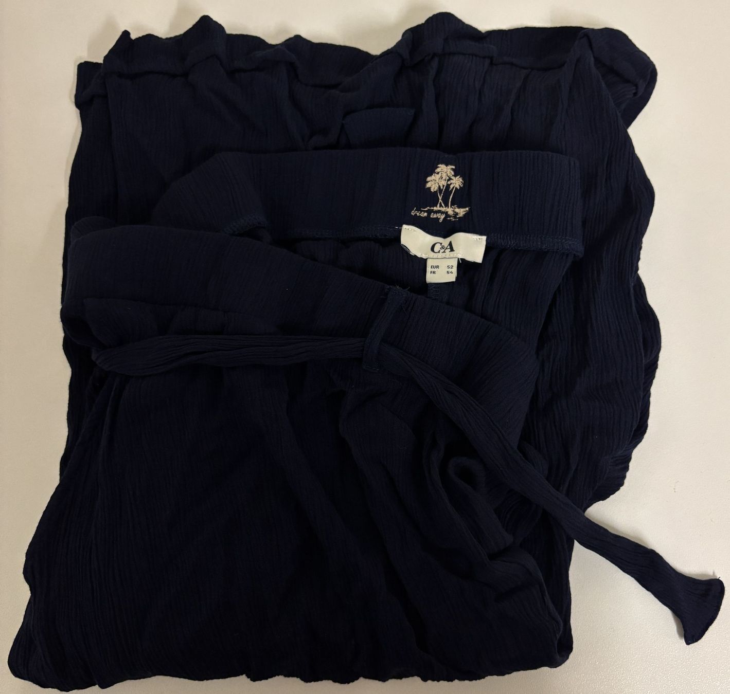 Pantaloni: C&A kurze dunkelblaue Freizeithose – Usato da Buchs AG venduto da SellAndBuyX