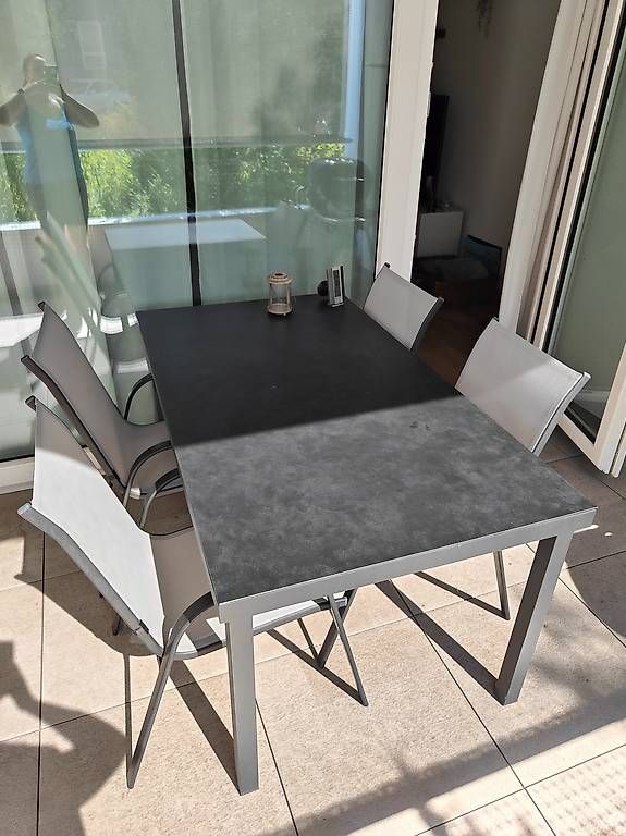 Set de table et chaises: Gartentisch mit 4 Stühlen  – D'occasion à Horw par Daniela84