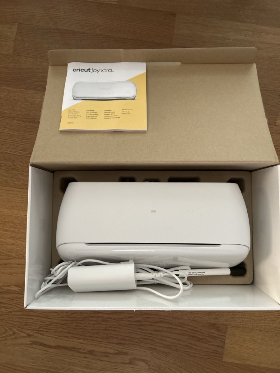 Tutte le decorazioni: Schneideplotter Cricut Joy Xtra mit Zubehör im Karton – Usato da Arlesheim venduto da gio_sg79 1