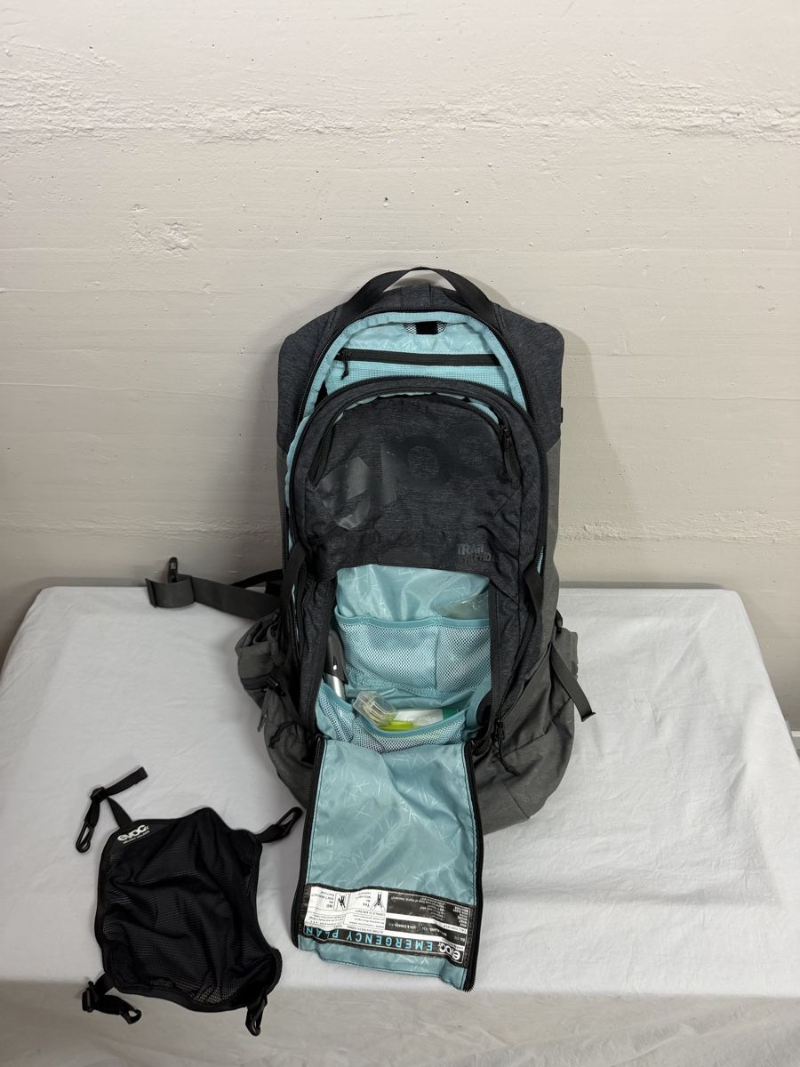 Evoc Sacs à dos: EVOC Rucksack mit Protektor – D'occasion à Horgen par -Capitano- 1