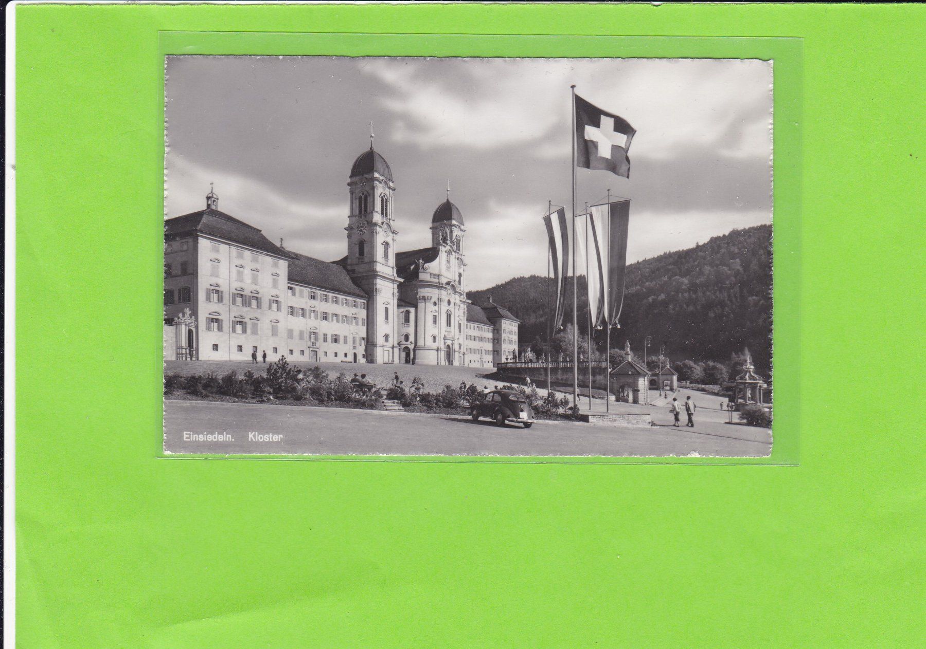 Cartoline postali: Einsiedeln-VW Käfer--Kloster--belebt – Usato da St. Peterzell venduto da neckertal