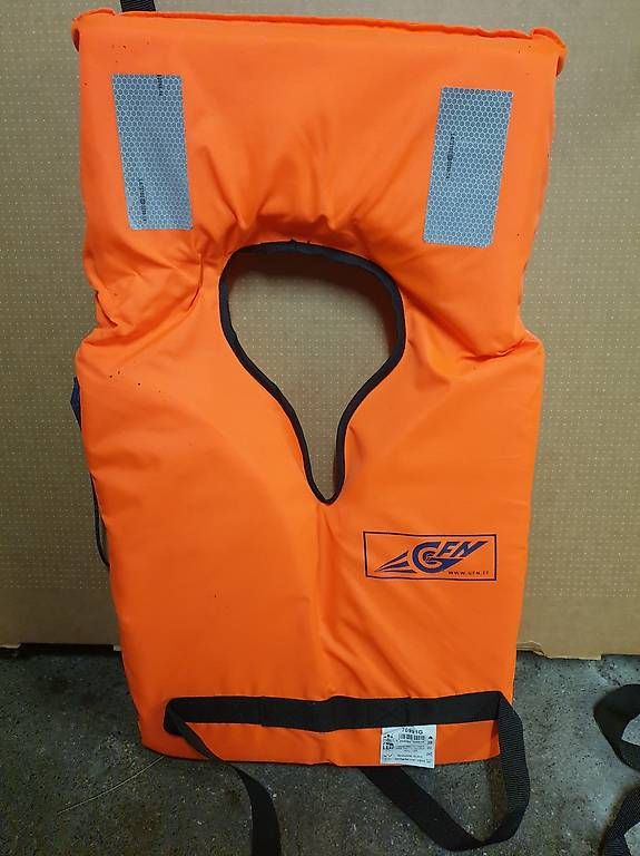 Schwimmwesten: Rettungs Schwimmweste – Gebraucht aus Kriens von Miezi2