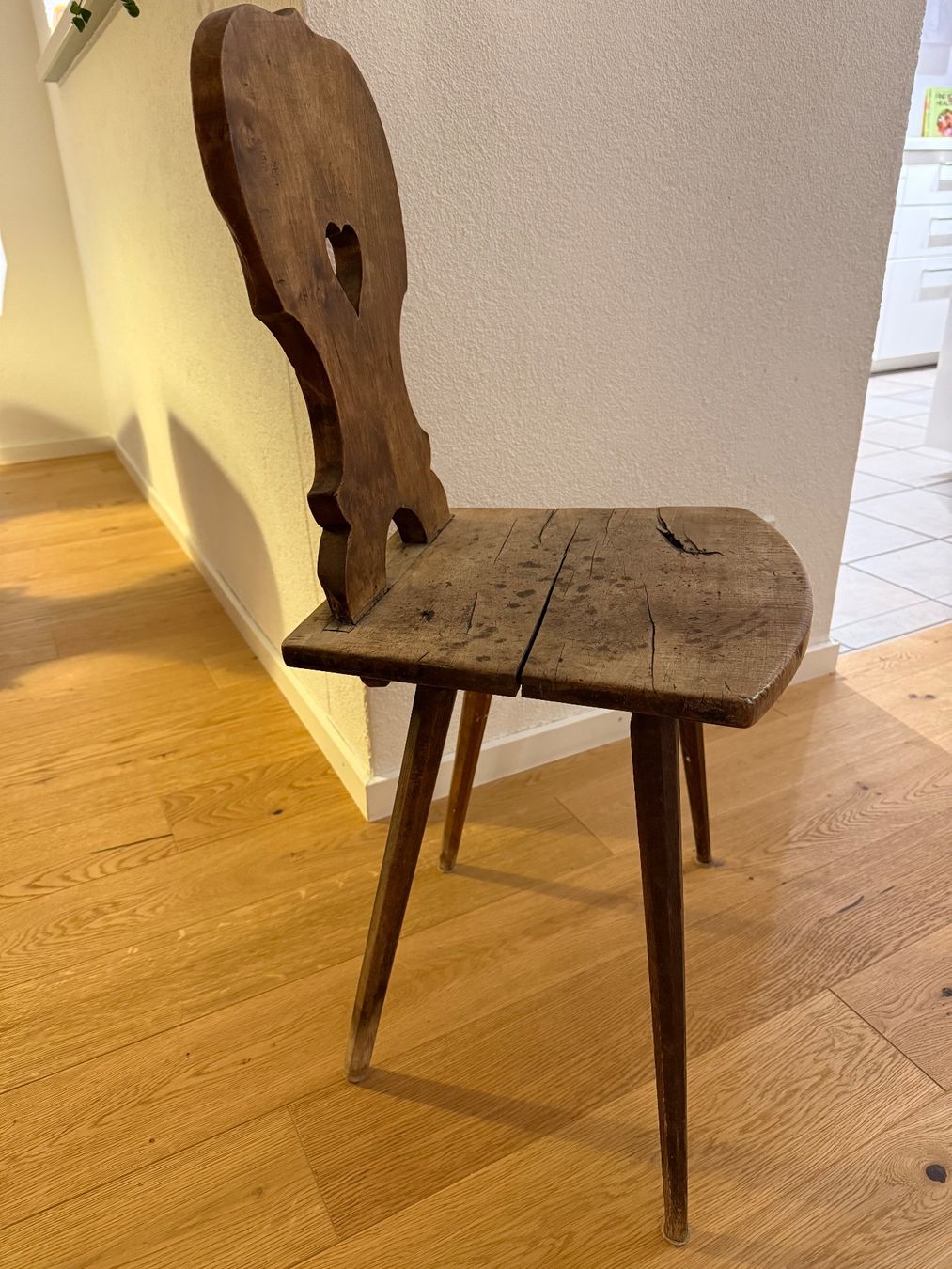 Sedie: Vintage Bauernstuhl mit Herz-Ausschnitt – Usato da Thalwil venduto da Han_nah 1