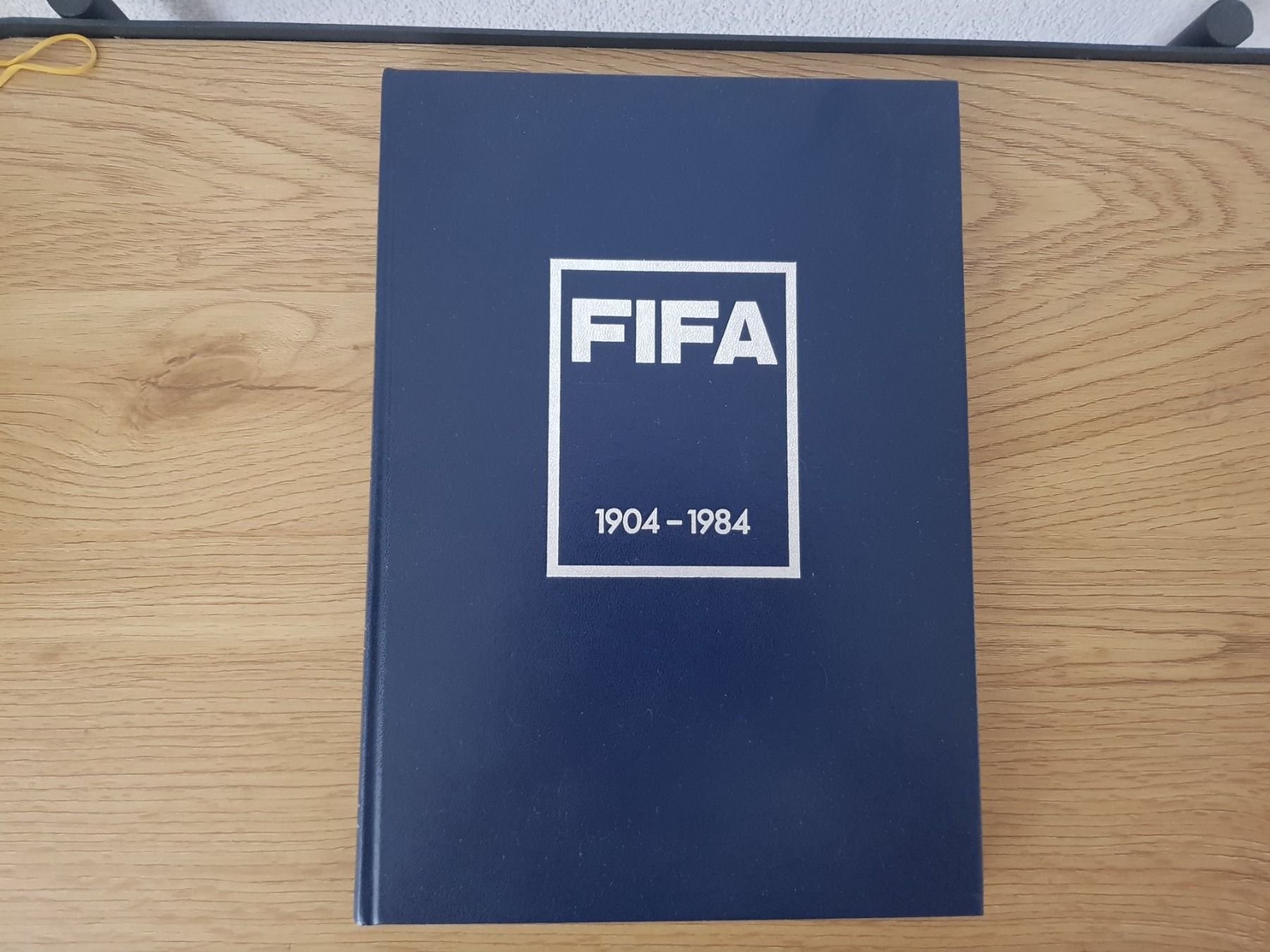 Bücher: Buch FIFA 1904 - 1984 – Gebraucht aus Nürensdorf von